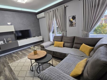 JEPET ME QIRA 2+1+PARKIM NE SAUK 65.000 LEKE