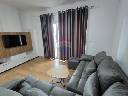 APARTAMENT 2+1 ME QIRA TEK ZOGU I ZI