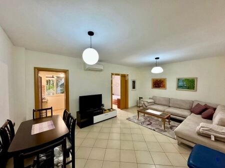 Affittasi appartamento 2+1 in Via Durazzo, vicino all'Hotel Colosseo