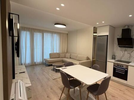APARTAMENT ME QERA 1+1+POST PARKIMI RRUGA E BARIKADAVE 1000 EURO