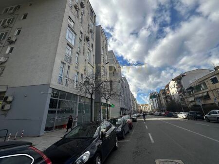 Ambient per zyra me qira, Komuna e Parisit