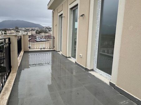 🏡 Vilë Luksoze 3-Katëshe në Shitje – Collina Verde, pranë TEG