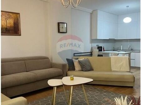 Apartament 1+1 me qera ne Qender !