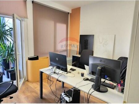 ZYRE 1+1 PER QIRA TEK KOMUNA E PARISIT !