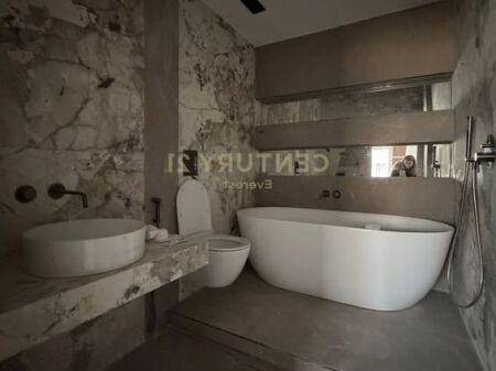 Shitet apartament 3+1+2