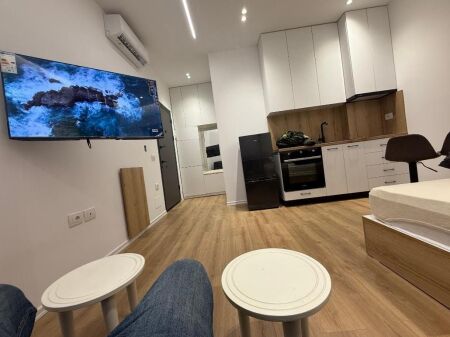 5 Maji Jepet me Qera Studio (Gazoniere)