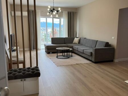 Apartament 2+1 per qira tek Kopeshti Botanik.