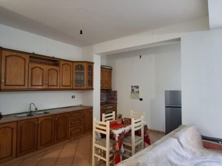 Jepet me qira apartament 2+1 – Lungomare, Vlorë (30 m nga deti