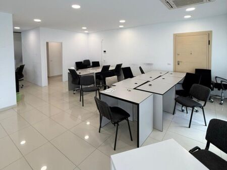 AMBIENTE PER UFFICIO IN AFFITTO PRESSO IL COMPLESSO DELIJORGJI