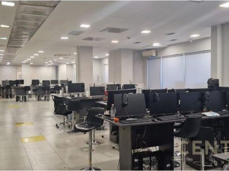 Locale per ufficio in affitto in Via Kavajes !