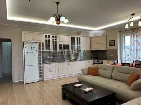 Affittasi 2+1+2 a Pazari i Ri, Tefta Tashko.