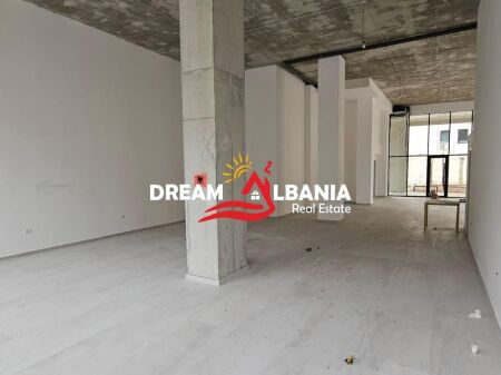 Jepet me qera ambient njesi biznesi/dyqan ne rrugen e Barrikadave (ID 42711153)