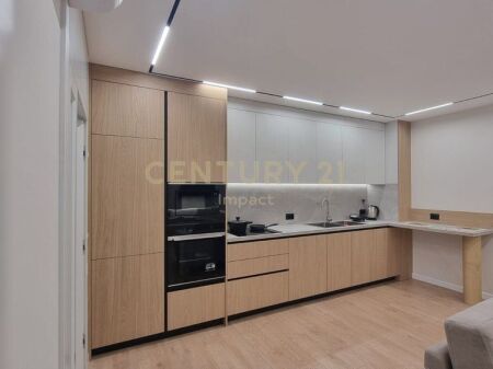 Apartament 2+1 Me Qira në Komuna e Parisit, Rruga Medar Shtylla, Tiranë - 900€!