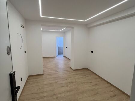 Locale commerciale in affitto - Vicino a Vesa Center, Bllok