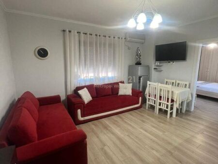Apartament 2+1 me qera te Rruga Barrikadave