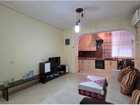 Apartament 1+1 tek Kisha Ortodokse ne shitje,Vlore