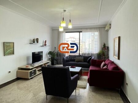 Ne Bllok, Jepet Me Qira Apartament 2+1+2 Me Pamje te Lire!