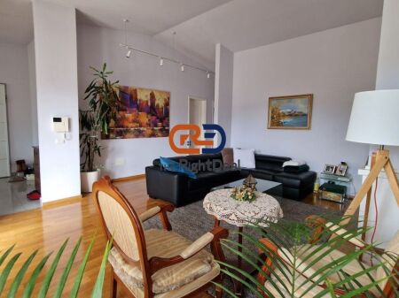 Nel Complesso Touch of the Sun, Super Attico in Affitto Insieme a Posto Auto