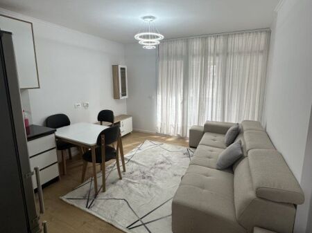 Don Bosko,prane Artisti Lounge  jepet me qera apartament 2+1+2,i mobiluar.650 Euro     