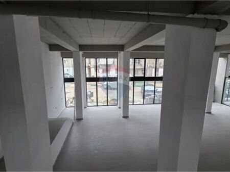 Dyqan - Për Qira - Rruga Arkitekt Sinani, Tiranë Brryli !