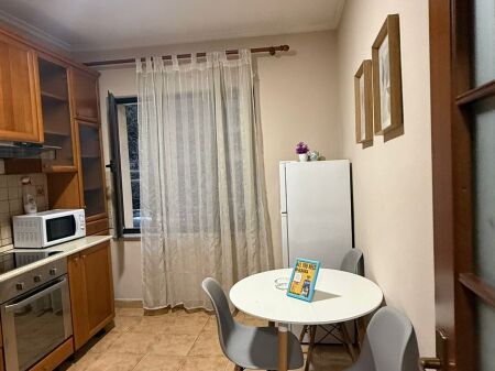 🏠 Appartamento in affitto – vicino al Colosseo, Tirana 📍