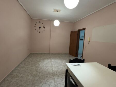 ZYRE ME QIRA RR. DIBRES 98 M2 500 EURO