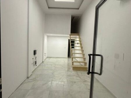 Jepet Hapesire Komerciale 25 m2 Me Qira, Rruga Egnatia Laprake