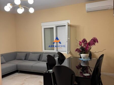 AFFITTASI 2+1 PRESSO IL PALAZZO DELLE BRIGATE 100.000 LEKE