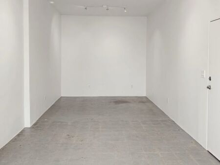 Negozio in vendita sulla via Kongresi i Manastirit vicino alla Pediatria (ID 4171618)
