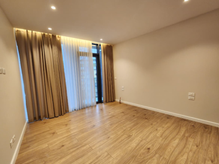 Zyre me qira tek Lake View