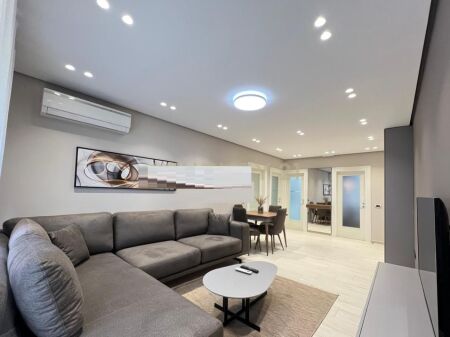 JEPET ME QIRA, APARTAMENT PREMIUM 2+1  QENDËR