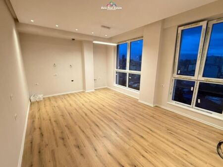 Zyre Me Qera 1+1 Tek Komuna e Parisit (ID BZ2815) Tirane