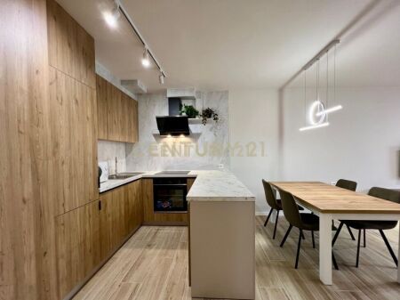 APARTAMENT MODERN 2+1 me OBORR & 2 POSTE PARKIMI