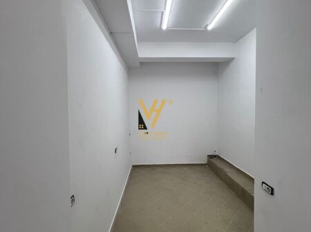 SHOP FOR RENT 22 M2 NEAR THE BOTANICAL GARDEN 37,000 LEKE