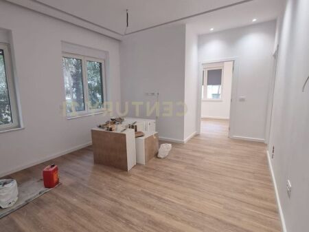 Appartamento 2+1+2 in Vendita nel Giardino Botanico Zoologico, Tirana