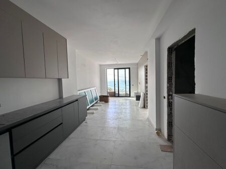 Sarande shitje Apartament me pamje  