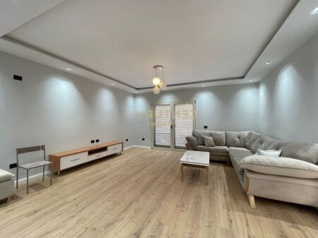 APARTAMENT ME QERA 2+1 PRANE PALLATIT  TE BRIGADES!!!