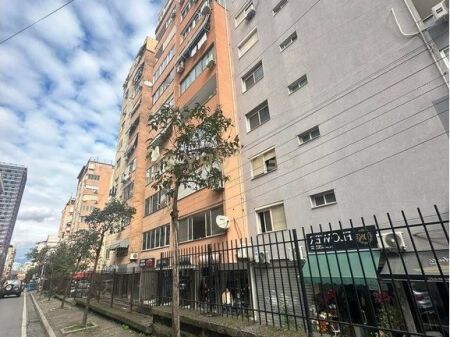 APARTAMENTE ME QERA TE KOMUNA E PARISIT 3+1+2