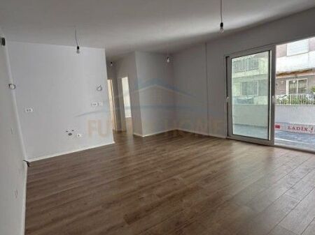 For sale, Apartment 2+1+2, Dajti Street, Fresk