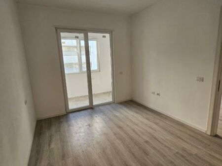 🏢 Shitet Apartament 1+1 – Kompleksi E-88