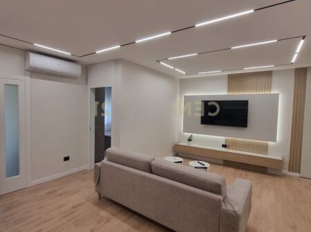 Appartamento 2+1 in Affitto a Komuna e Parisit,