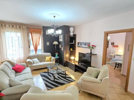 Jepet me qera apartament 2+1+2 tek Kodra e Diellit prane Eleonores