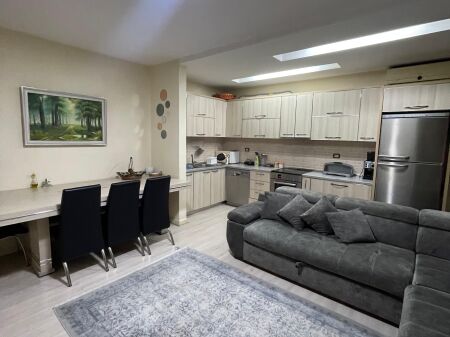 Jepet me qera apartament 2+1 mbrapa Pallatit me Shigjeta