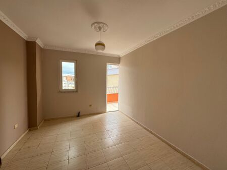 Apartment 2+1 at Komuna e Parisit