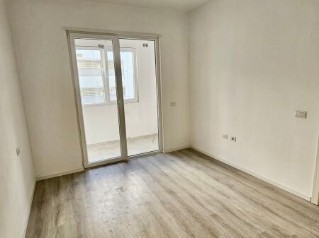 Shitet Apartament 1+1 ne Laprake