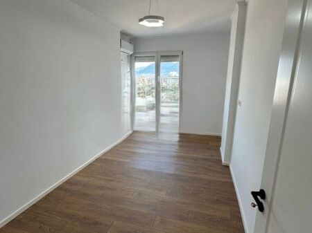 Procura di Tirana - Vendesi 2+1+2 Moderno