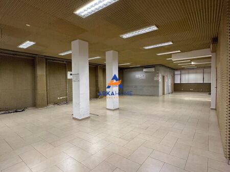 JEPET ME QERA NJËSI BIZNESI 350 M² "QYTETIT STUDENTI" 3.000 € / MUAJ