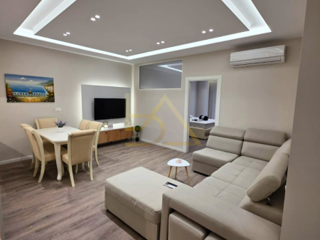 Shitet Apartament  – Durrës, Plazh (Lagjja 13), pranë Hotel Adriatik