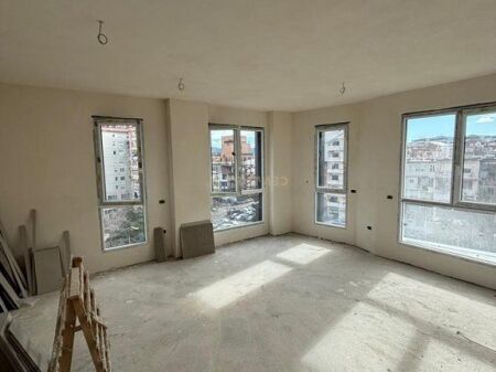 Vendiamo appartamento 2+1+2 vicino a Fusha e Ali Demit