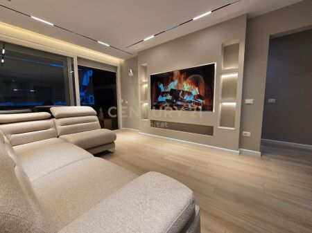 Shitet Apartament 2+1 me Verandë – Ish Ekspozita !